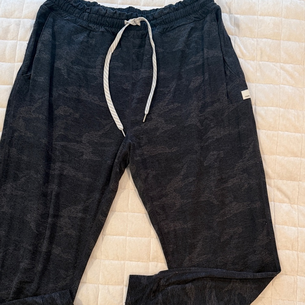 Vuori Charcoal/Black Camo Joggers